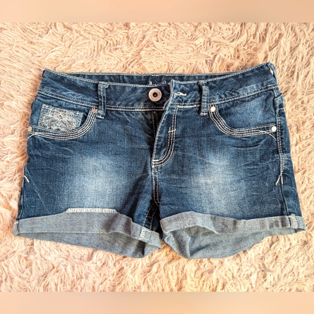 Amethyst Shorts Size 7